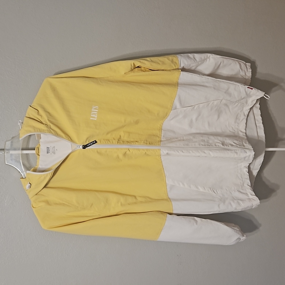 Levi Windbreaker Size Large